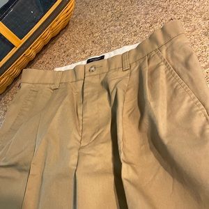 Docker’s Individual Fit Waistband Stain Defender Khaki Tan Pants W34 x L30
